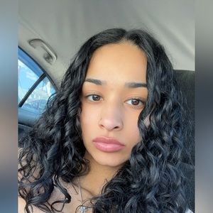 Meet your Posher, Janelle